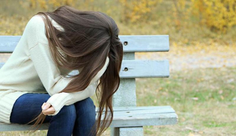 هوس خطيبتي بمواقع التواصل الاجتماعي يثير مخاوفي