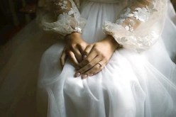 عروس تستغيث.. ضاقت بي الحياة فالسعادة بعيدة عني هيهات