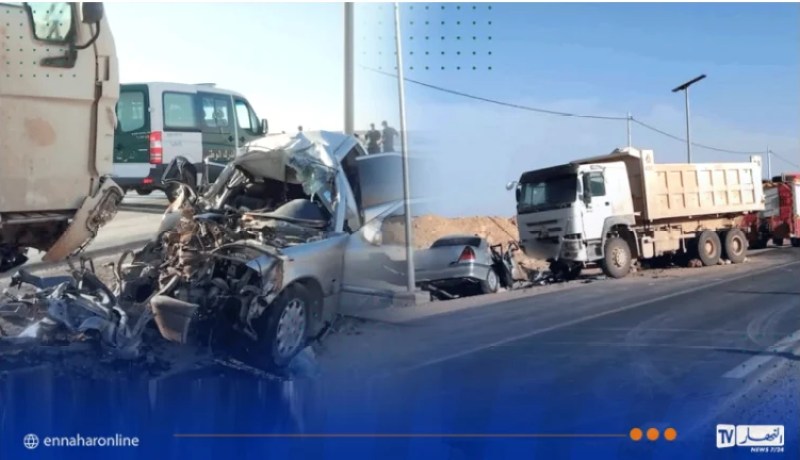 قتيلان وجريحان في اصطدام بين سيارة و شاحنة بأدرار
