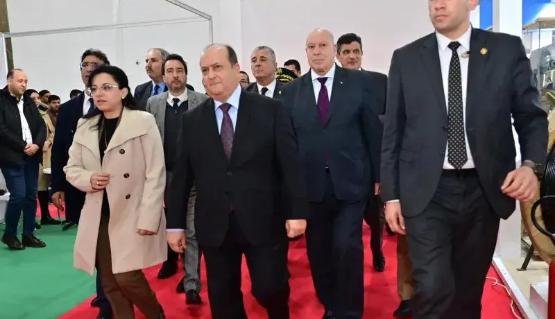 الوزير الأول يؤكد من قصر المعارض دعم الدولة للإنتاج المحلي وتشجيعه