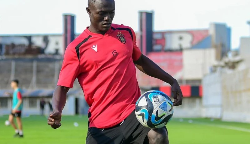 بالصور.. المهاجم الجديد لاتحاد العاصمة كاماغاتي يندمج في تدريبات الفريق