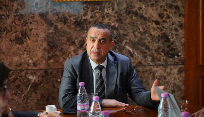 عجال يترأس اجتماعا بخصوص تسيير قطاع الطاقة والطاقات المتجدّدة