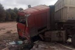 المسيلة.. وفاة شخص في انحراف شاحنة بمنطقة واضح في مڨرة