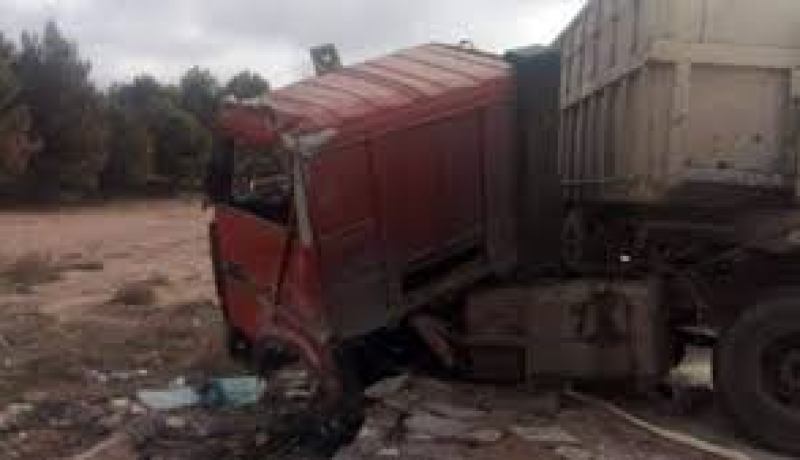 المسيلة.. وفاة شخص في انحراف شاحنة بمنطقة واضح في مڨرة