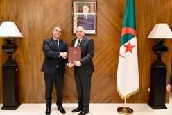 سفير الشيلي يقدم نسخة من أوراق اعتماده بصفته سفيرا لدى الجزائر