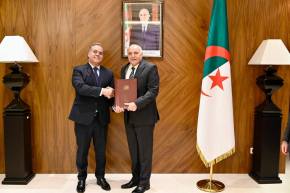 سفير الشيلي يقدم نسخة من أوراق اعتماده بصفته سفيرا لدى الجزائر