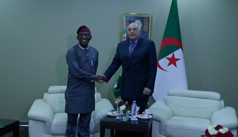 عطاف يستقبل مفوض الاتحاد الإفريقي ويؤكد دعم الجزائر للسلم والأمن