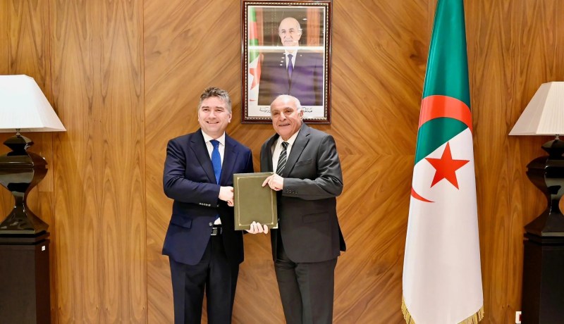 عطاف يستقبل سفير جمهورية سلوفاكيا