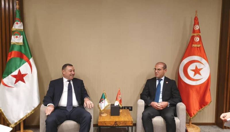 مباحثات جزائرية-تونسية حول تحسين شبكة الطرق بين البلدين 