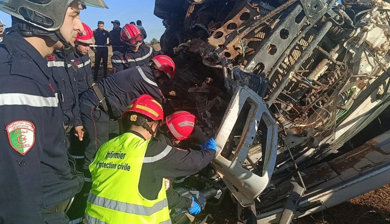 بومرداس.. وفاة شخص في انحراف وانقلاب شاحنة لنقل الخرسانة 