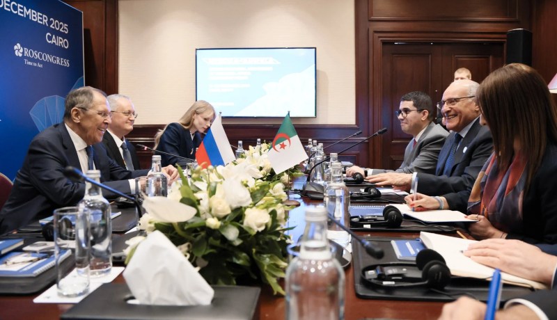 عطاف يجري مباحثات ثنائية مع نظيره الروسي سيرغي لافروف