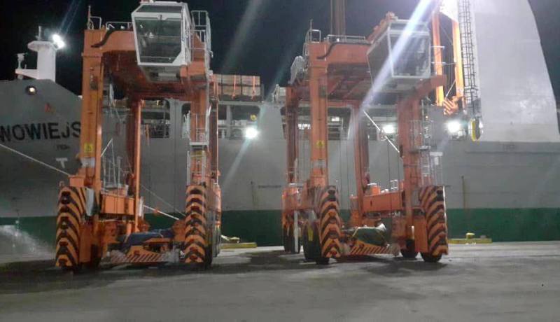 ميناء وهران يتدعم برافعة جسرية مطاطية لمناولة الحاويات