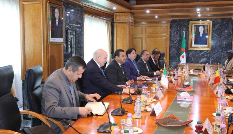 الجزائر وتشاد تبحثان آفاق التعاون في صناعة الإسمنت والموارد المنجمية