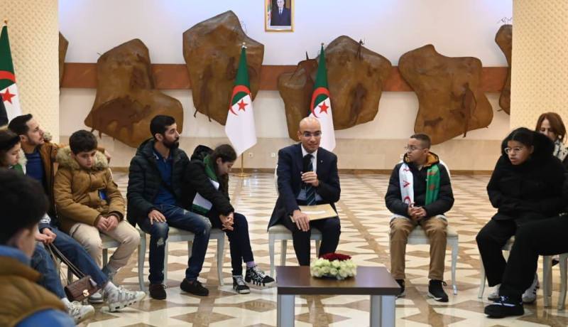 شايب يُشرف على حفل استقبال لأطفال الجالية الجزائرية بفرنسا