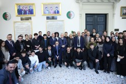 رئيس مجلس الأمة يستقبل وفدًا من أبناء الجالية الوطنية المقيمة بالخارج