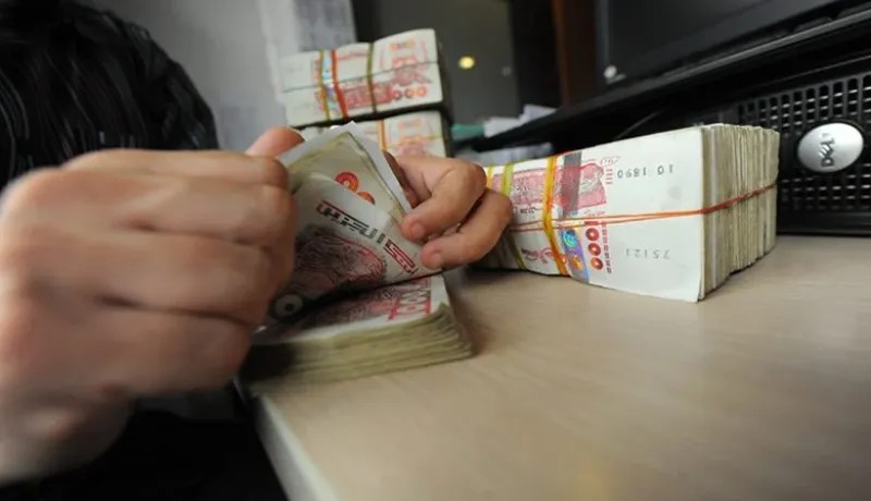 تفكيك شبكة منظمة تستغل مستفيدين من منحة البطالة للتحايل على منحة السفر