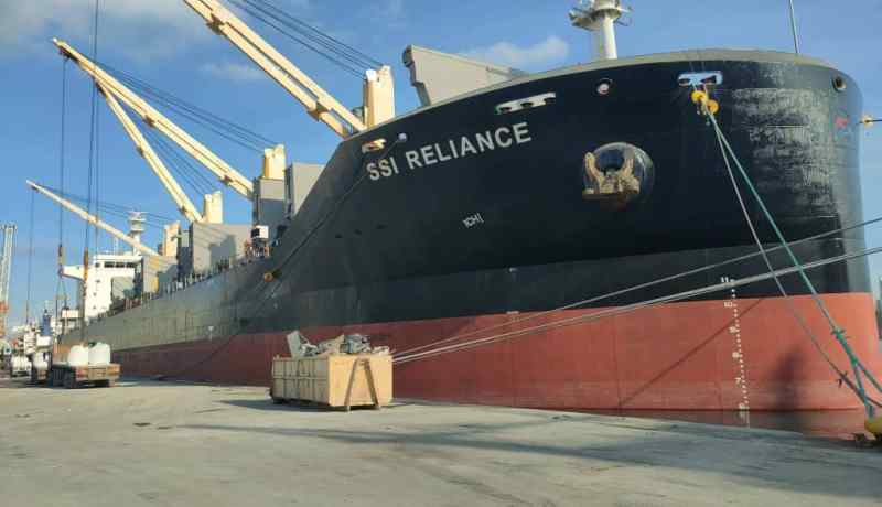 انطلاق عملية تصدير 28 ألف طن من الإسمنت الأبيض من ميناء عنابة