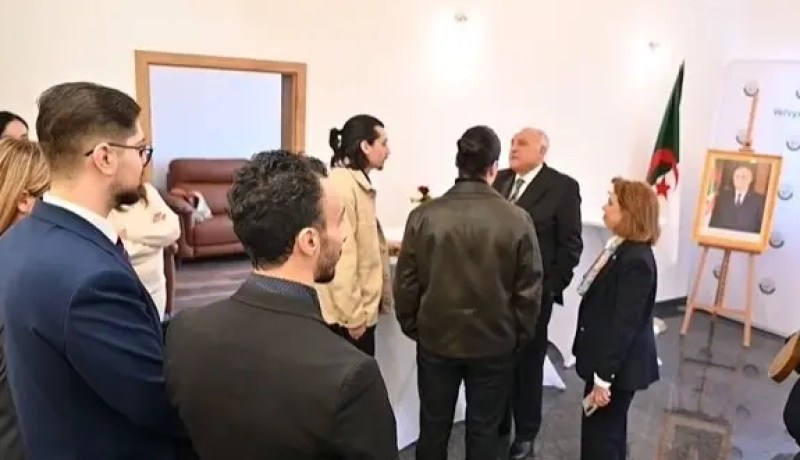 عطاف يستمع لانشغالات الجالية الوطنية بسلوفاكيا