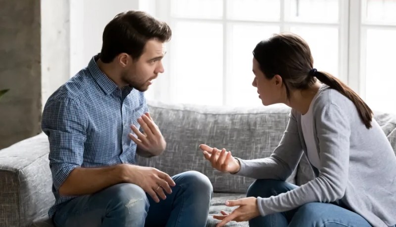 ألغى وجودي وأنا من ضحيت لأجله بمستقبلي.. زوجي كسرني