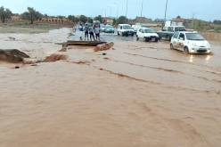 التقلبات الجوية: إنقاذ 54 شخصا كانوا عالقين داخل حافلة بتيكجدة