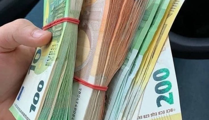 توقيف مسافر متلبسا بتهريب 5500 أورو عبر مطار هواري بومدين