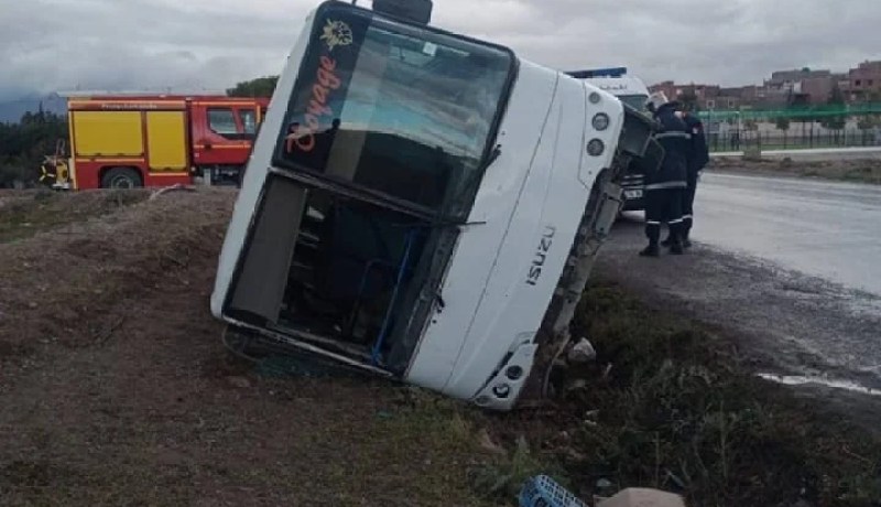 وهران .. 6 جرحى في انحراف حافلة بالمنطقة الصناعية حاسي عامر