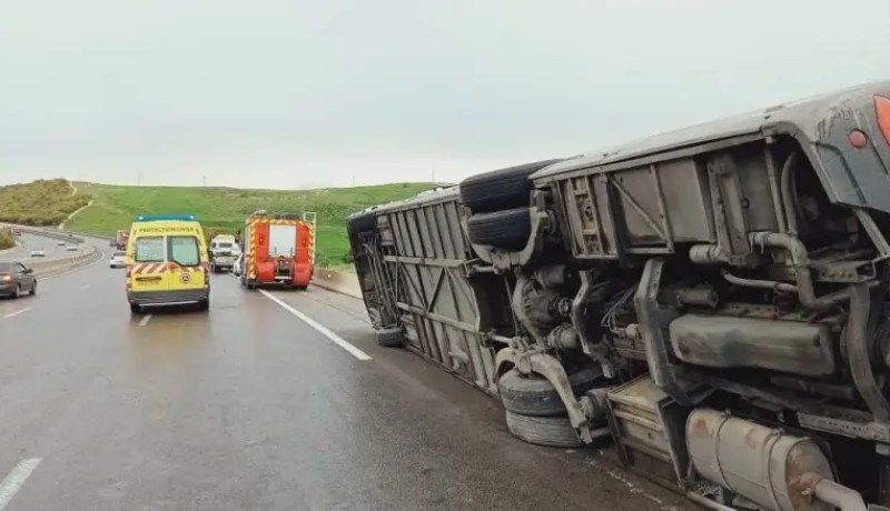 معسكر .. وفاة امرأة في انحراف وانقلاب شاحنة واصطدامها بسيارة