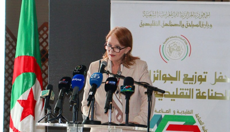 مداحي تشرف على مراسم توزيع “الجائزة الوطنية للصناعة التقليدية والحرف”