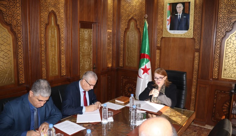 وزيرة السياحة تتابع مشروع عصرنة فندق “السفير”