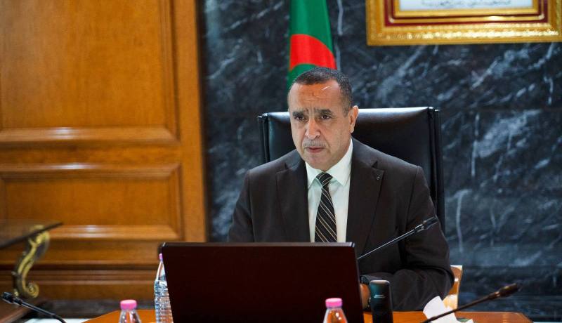 وزير الطاقة يعقد اجتماعا لفحص منصتي سلطة ضبط الكهرباء والغاز