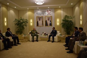 الفريق أول شنڨريحة يشارك بالدوحة في افتتاح معرض “ديمدكس 2026” ويبحث تعزيز التعاون العسكري الجزائري-القطري