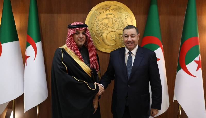 وزير الداخلية يستقبل رئيس جامعة نايف العربية للعلوم الأمنية