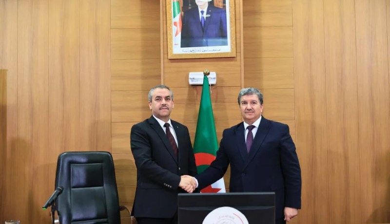 وزيرا الاتصال والتربية يشرفان على أشغال يوم تكويني لفائدة الصحفيين المهتمين بالشأن التربوي