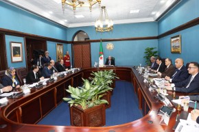 الرئيس تبون يقرّر إنشاء تعاونيات لكراء العتاد الفلاحي واستحداث مجلس وطني للمكننة