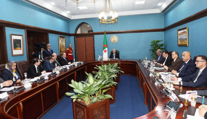 الرئيس تبون يقرّر إنشاء تعاونيات لكراء العتاد الفلاحي واستحداث مجلس وطني للمكننة