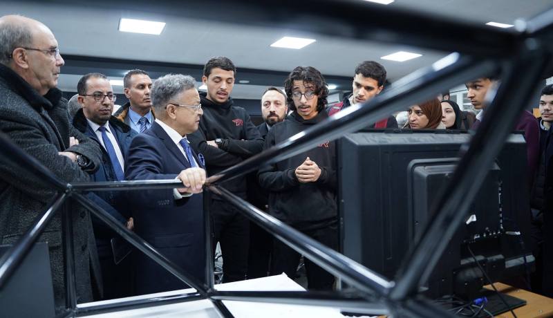 بداري يعاين المشاريع الابتكارية للطلبة بالمدرسة الوطنية المتعددة التقنيات بالحراش