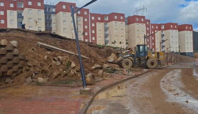 إثر التقلبات الجوية.. وكالة عدل تقف على أضرار بحي 1250 مسكن في عين الدفلى وتتخذ إجراءات قانونية