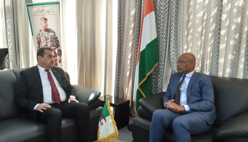 عرقاب يتحادث بنيامي مع نظيره النيجري ويؤكد..