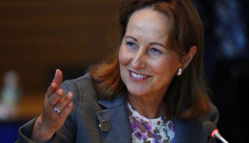 الوزيرة السابقة والمرشحة للرئاسيات الفرنسية سابقًا سيغولين روايال تحل بالجزائر