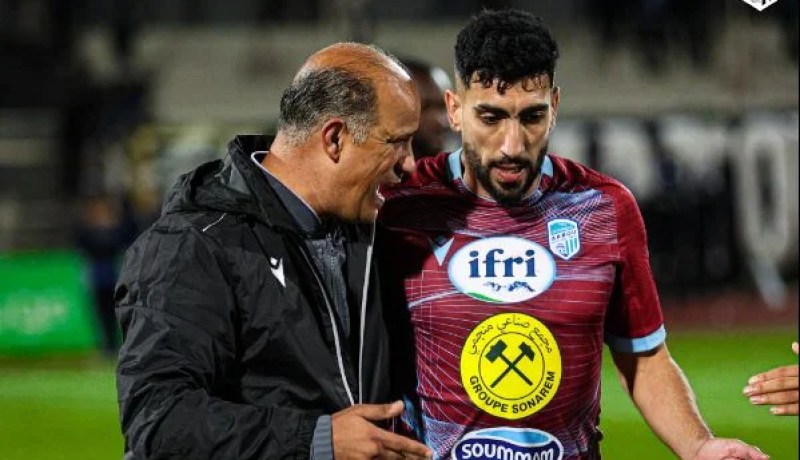 النتائج السلبية تُطيح بمدرب أقبو لطفي عمروش