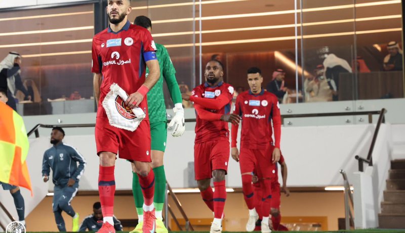 بدران أساسيا وينهزم رفقة ضمك أمام الهلال السعودي