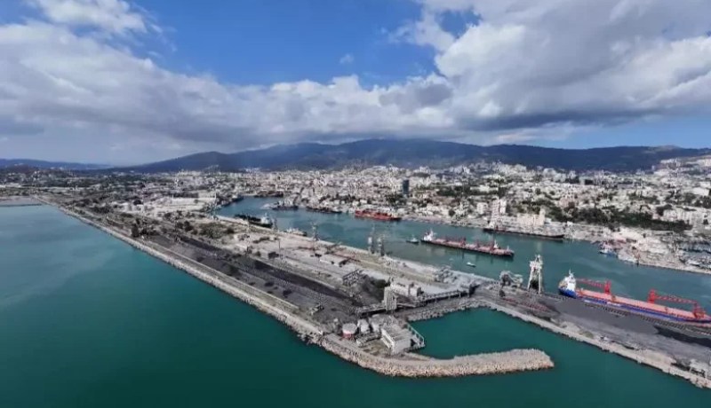 الرئيس تبون يأمر بتسريع أشغال الرصيف المنجمي بميناء عنابة