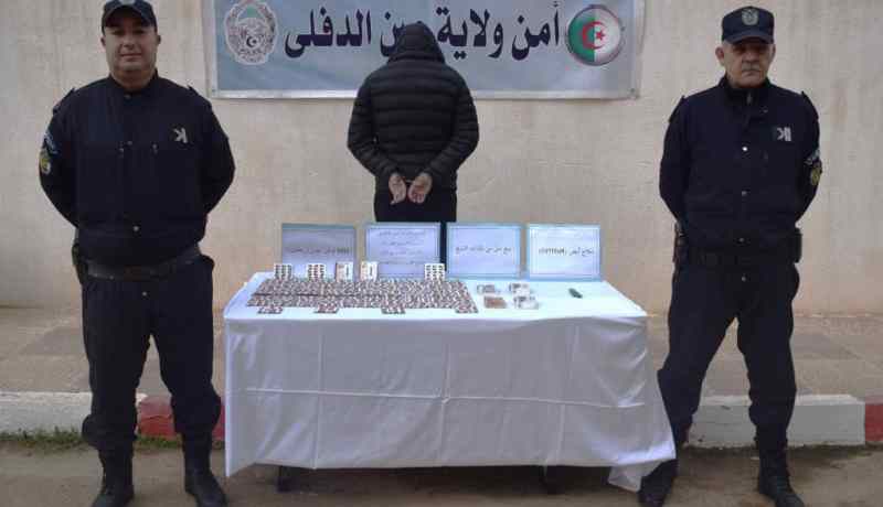 عين الدفلى.. توقيف مُروّج مهلوسات بالعطاف وحجز 1035 قرصًا