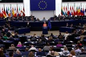 البرلمان الأوروبي يجمد المصادقة على اتفاقية التجارة مع الولايات المتحدة