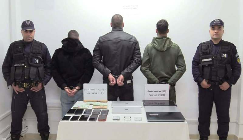 الإطاحة بشبكة إجرامية أنشأت مؤسسة ربحية على الانترنت للنصب على المواطنين