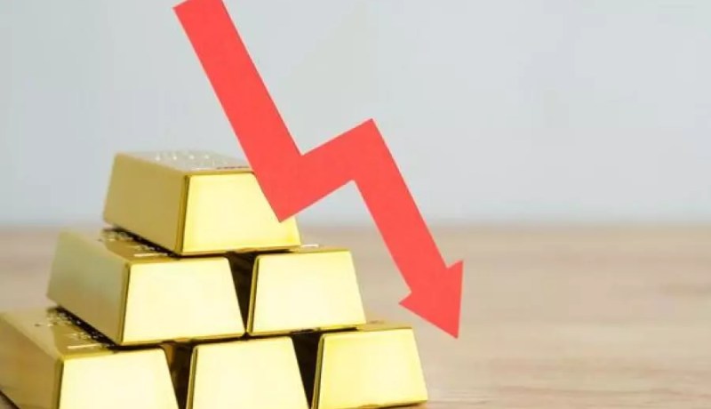 أسعار الذهب تنزل عن ذروتها القياسية