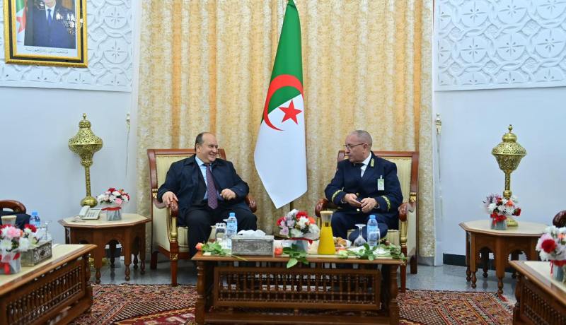 الوزير الأول يحل في قسنطينة للإشراف على مراسم الاحتفالية بجائزة رئيس الجمهورية لأحسن مصدر