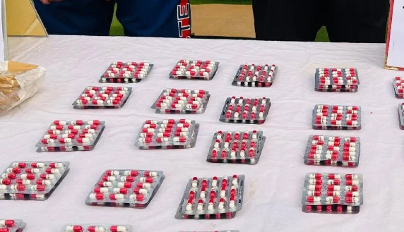 الاطاحة بجماعة اجرامية تروج المؤثرات العقلية وضبط أزيد من  9500 كبسولة أجنبية المنشأ