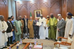 بلمهدي يهدي المشاركين في ندوة حول الدبلوماسية الدينية نسخا من مصحف رودوسي