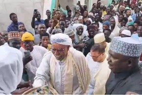 الخليفة العام للطريقة التجانية يزور الزاوية التجانية للمقدّم بابا جللو